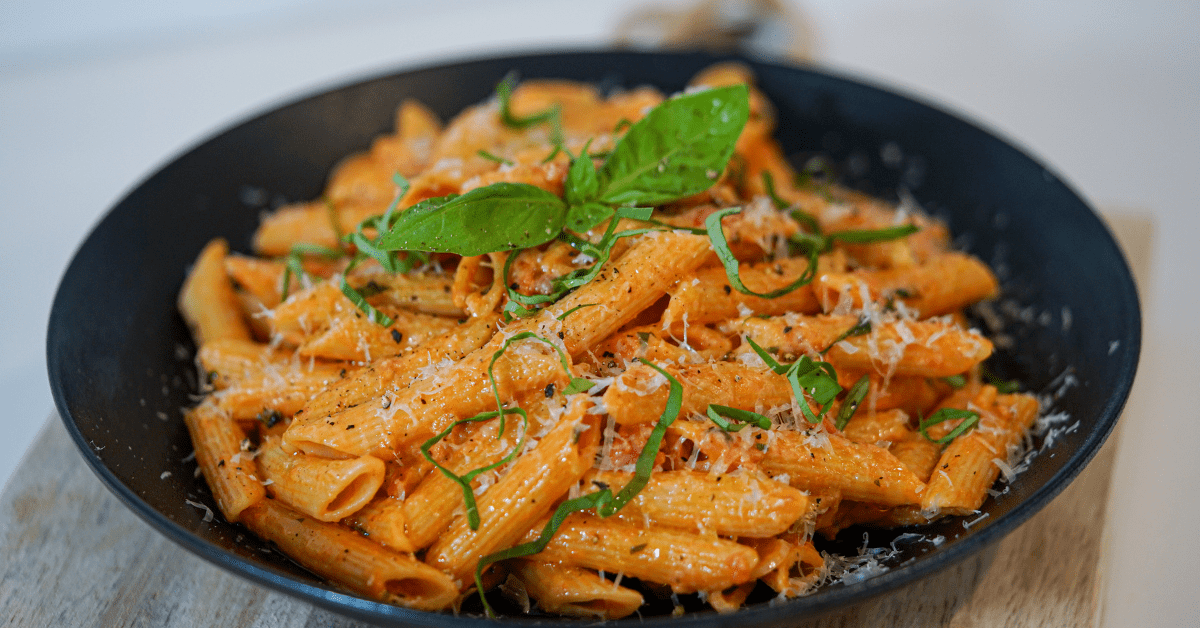 Creamy Garlic Rose Pasta