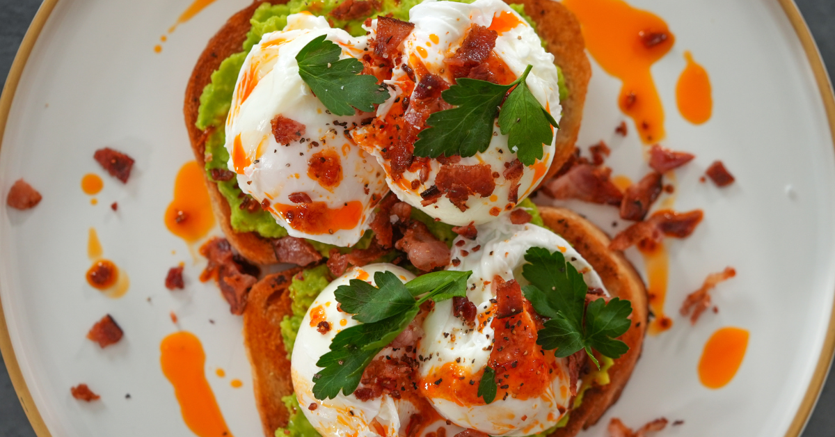 This indulgent avocado toast is layered with creamy smashed avocado, perfectly poached eggs, and crispy bacon, all finished with a drizzle of homemade chilli oil. It’s a quick, café-style breakfast that’s rich in flavour, easy to prepare, and ready in under 20 minute